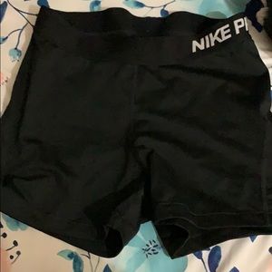 NIKE PRO TRAINING SHORTS: MEDIUM BLACK DRI FIT